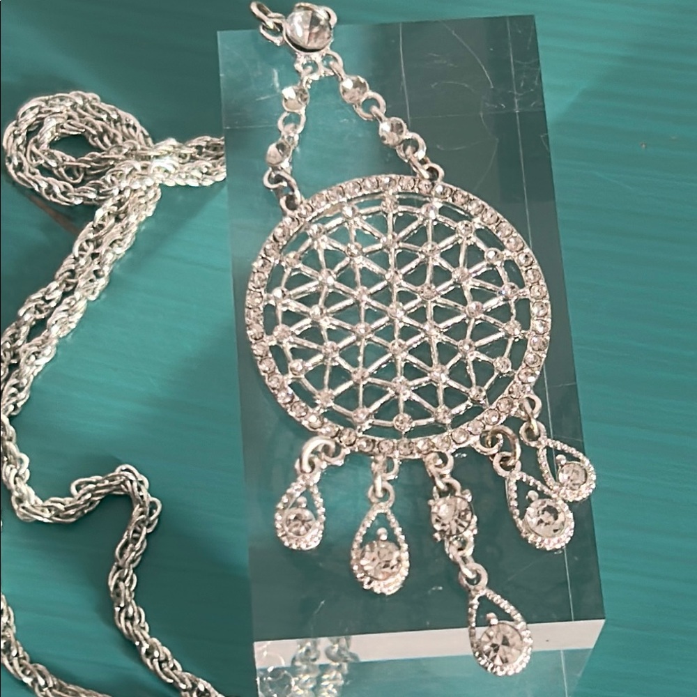 Art Deco Silver Tone Rhinestone Encrusted Chandelier Filigree Pendant Necklace - Picture 7 of 9